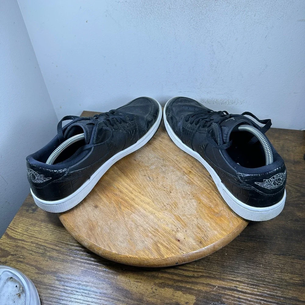 Jordan low golf